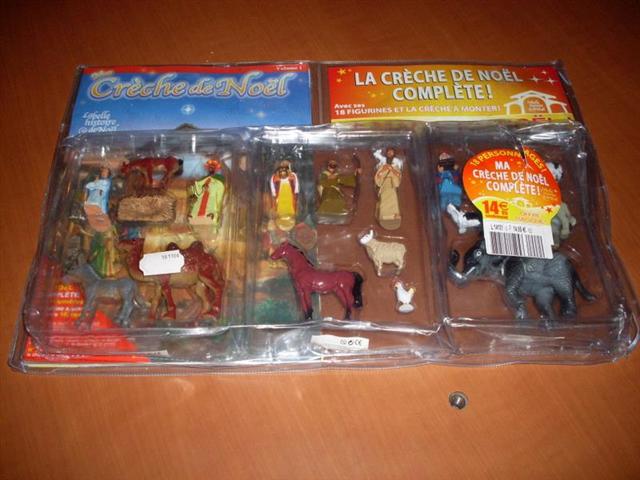 grossiste destockage VDS LOT DE 12 000 CRECHES DE NOEL & 18 PERSONNAGES