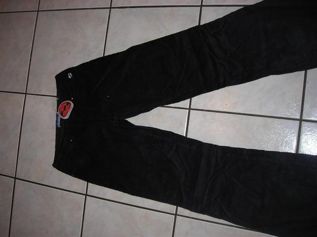 grossiste destockage A vendre un lot de 450 piéces de pantalon billabong