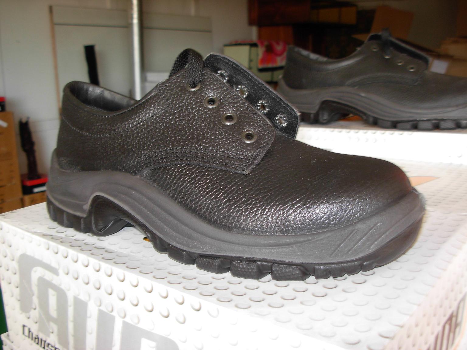 grossiste destockage CHAUSSURES DE SECURITE 7,50 €.
