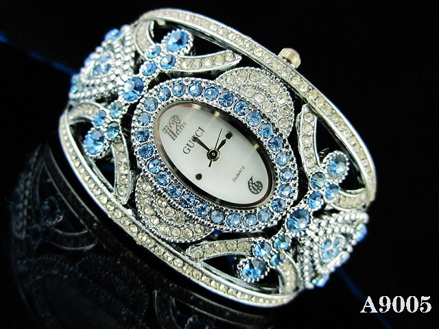 grossiste destockage  watchtes gucci femmes neuf 